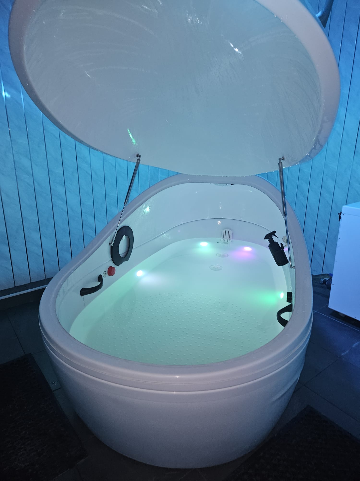 🌊 Floatation Therapy for Neurodivergent People: ADHD, Autism & More ...